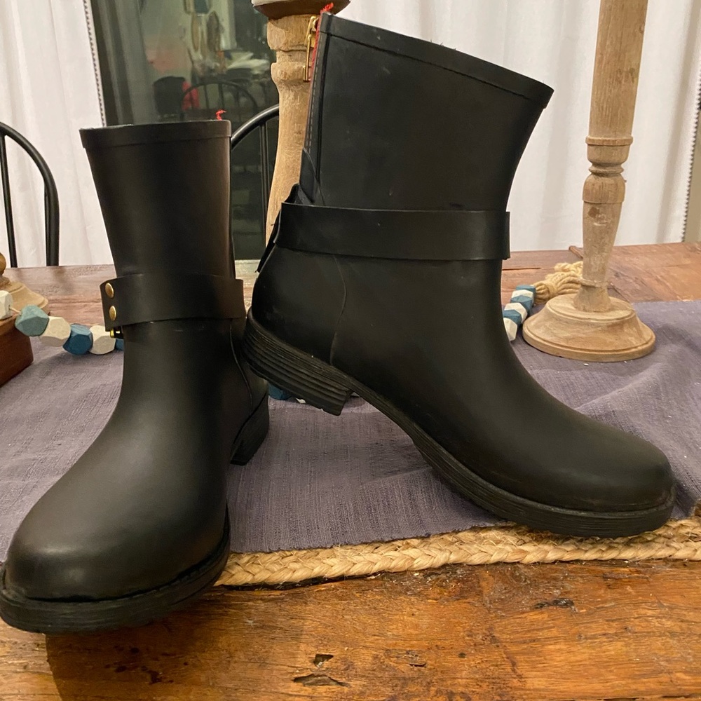 Colors of California Camperos rubber low boot with‎ back zip Black size 9